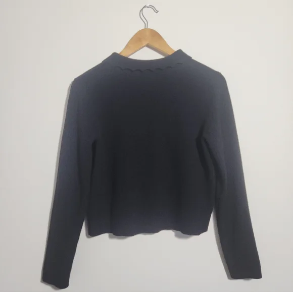 Tahari Black Cropped Textured Knit Cardigan Scalloped Collar Gold Buttons XS - Picture 6 of 7